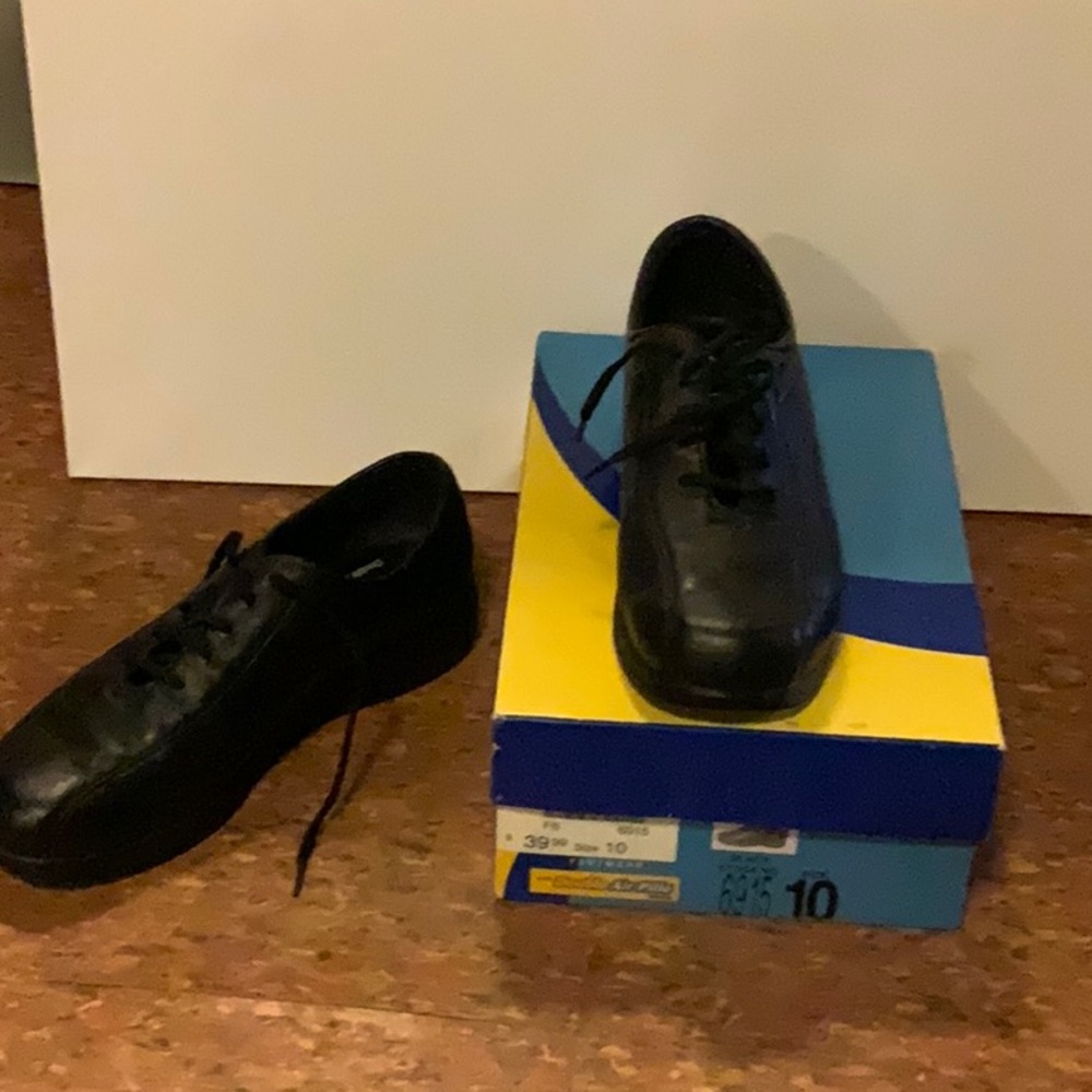 Dr. Scholls brand women’s black sneakers. Size 10